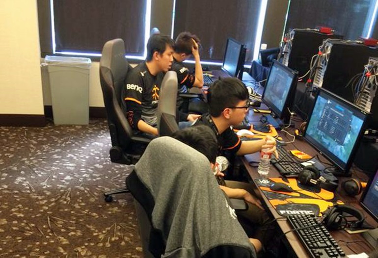 Fnatic after their loss to IG TI5 Group Stage