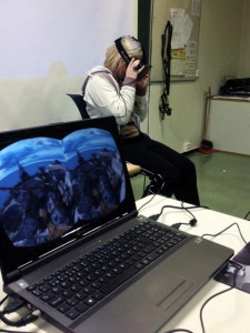 A student tests the Oculus Rift in class at the Garnes Vidaregåande Skule